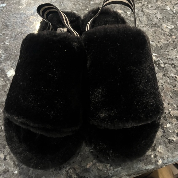 Steve Madden faux fur slippers - used a handful of times - Picture 6 of 7
